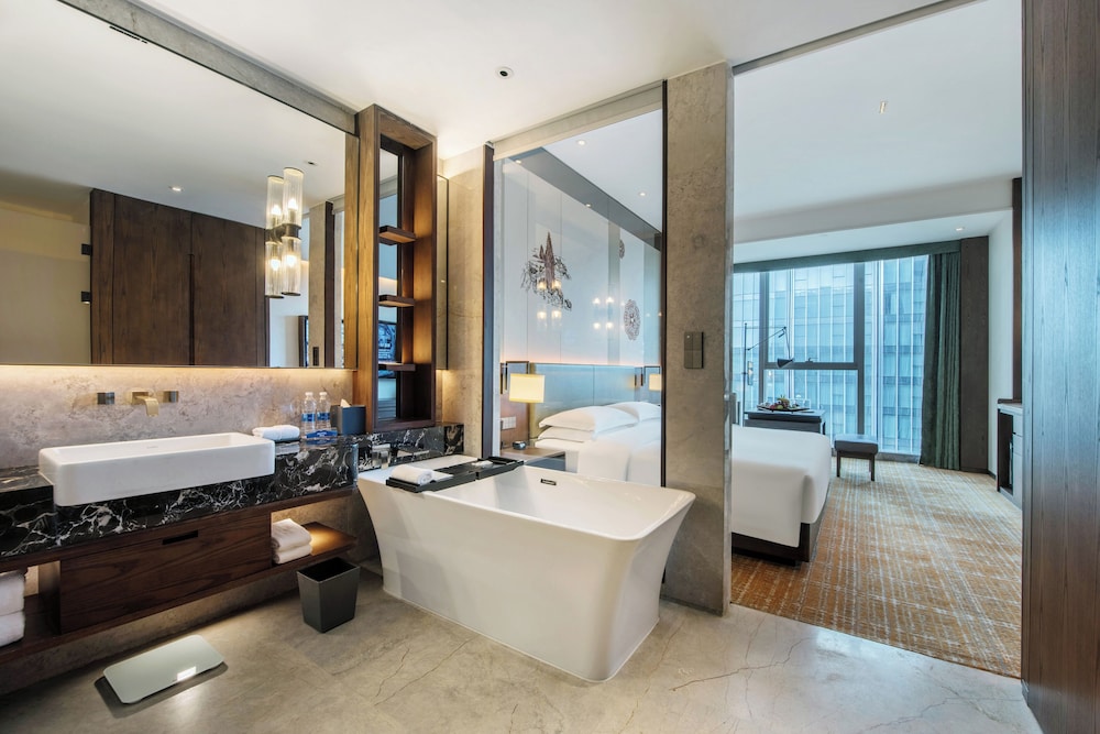Club Room, 1 King Bed, City View - Photo 4