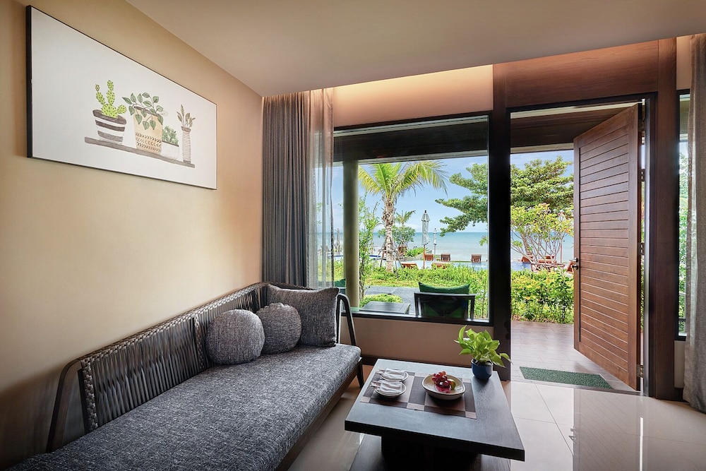 Beach Front Villa - Photo 4
