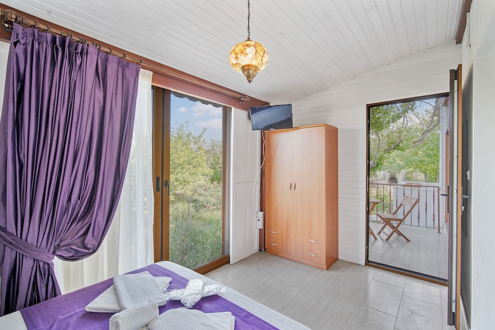 Economy Double Room, 1 Double Bed, Garden View, Garden Area
