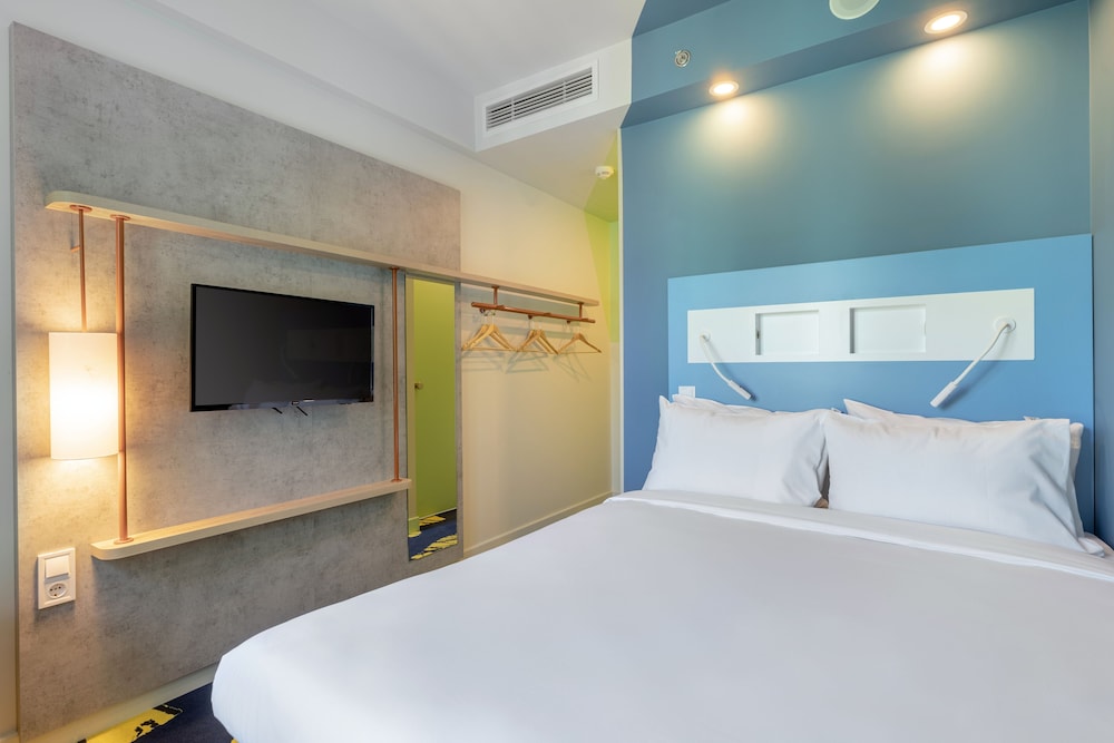 Standard Room, 1 Queen Bed - Photo 5