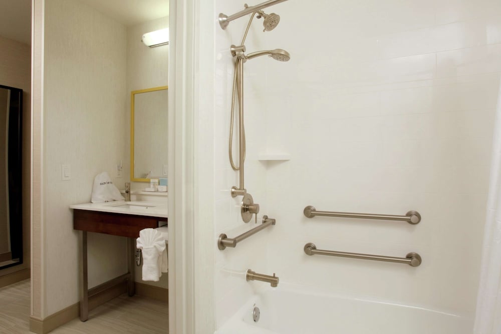 Room, 2 Queen Beds, Accessible, Non Smoking photo 3