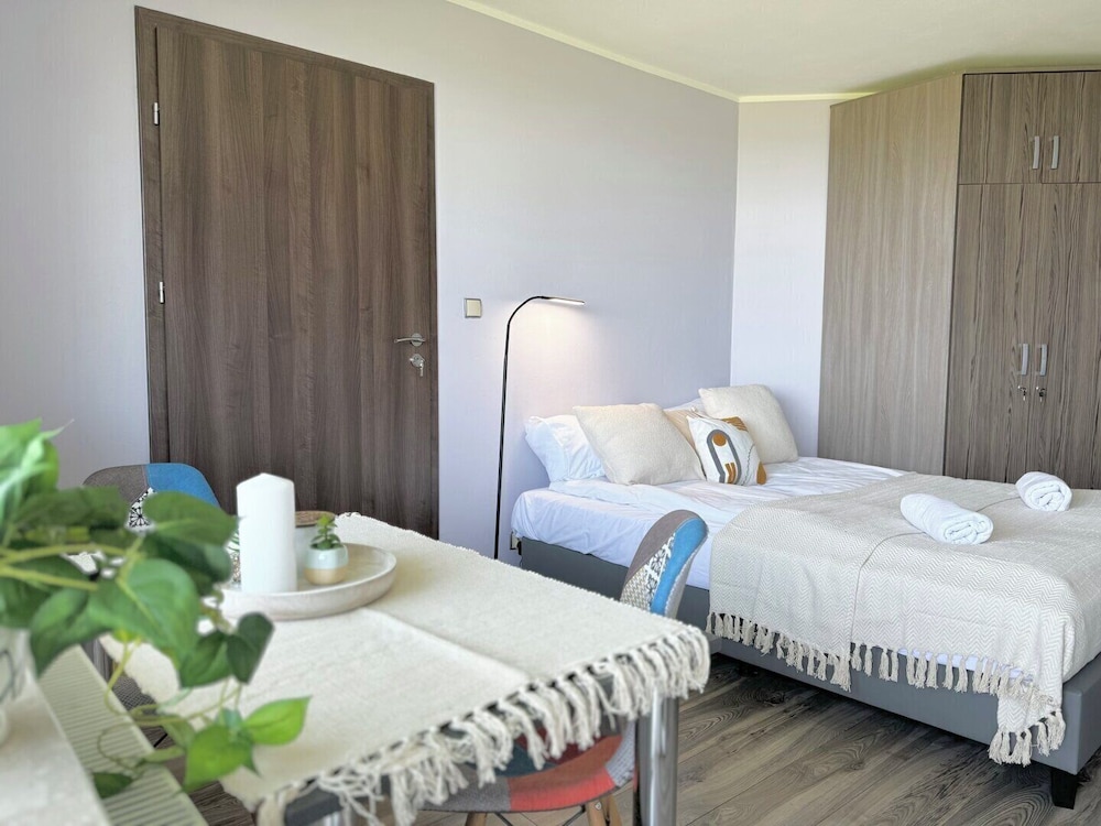 Basic Triple Room, Balcony, Bay View photo 3