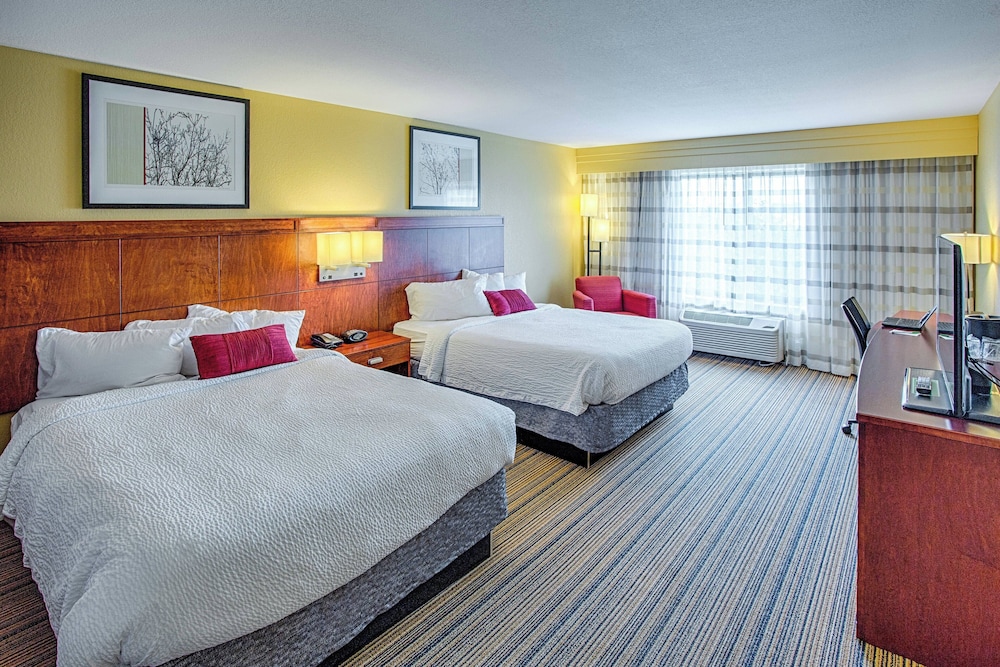 Room, 2 Queen Beds - Photo 1