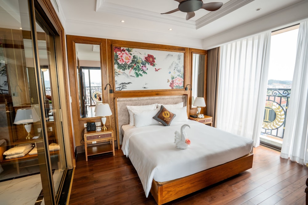Business Studio Suite, 1 Bedroom, Lake View