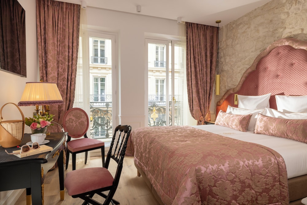 Deluxe Double Room, 1 Queen Bed photo 2