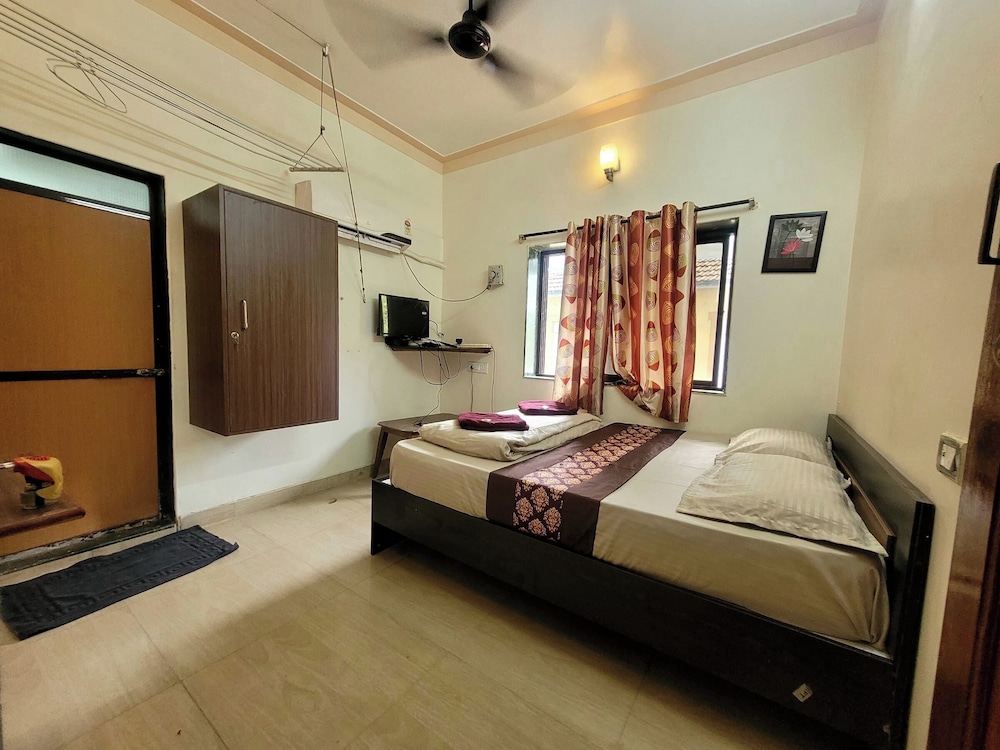 Double Bed Non AC Room - Photo 7