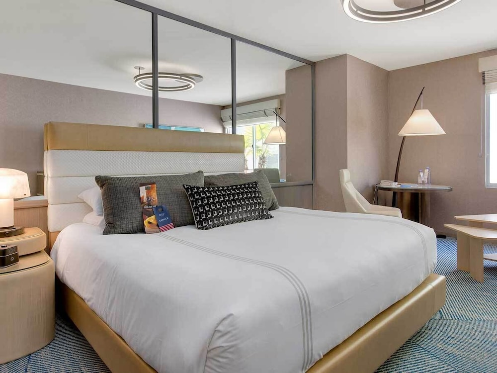 Junior Suite, 1 Queen Bed - Photo 3