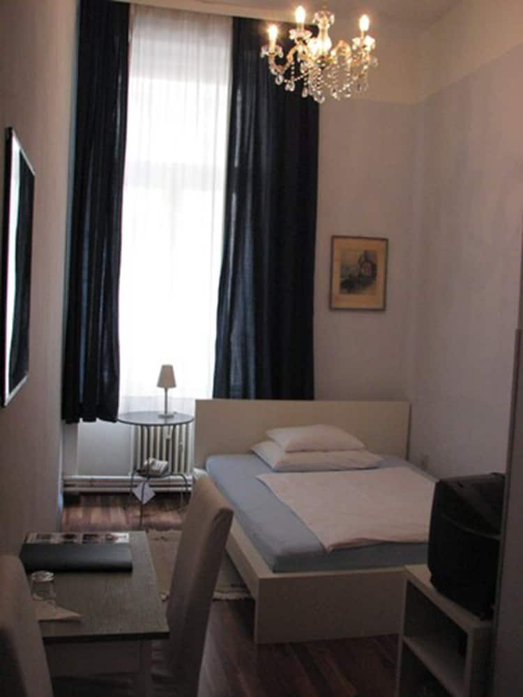 Economy Single Room, Shared Bathroom