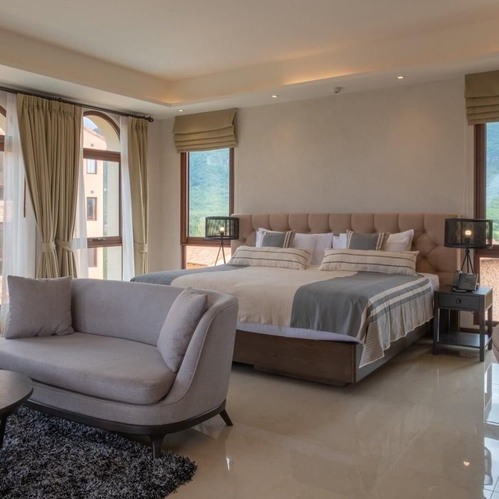 Balcony Suites - Photo 1