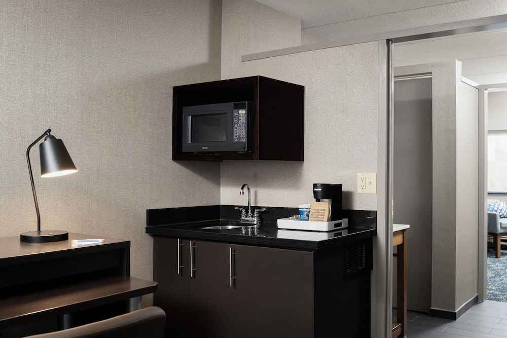 Suite, 1 Bedroom - Photo 3