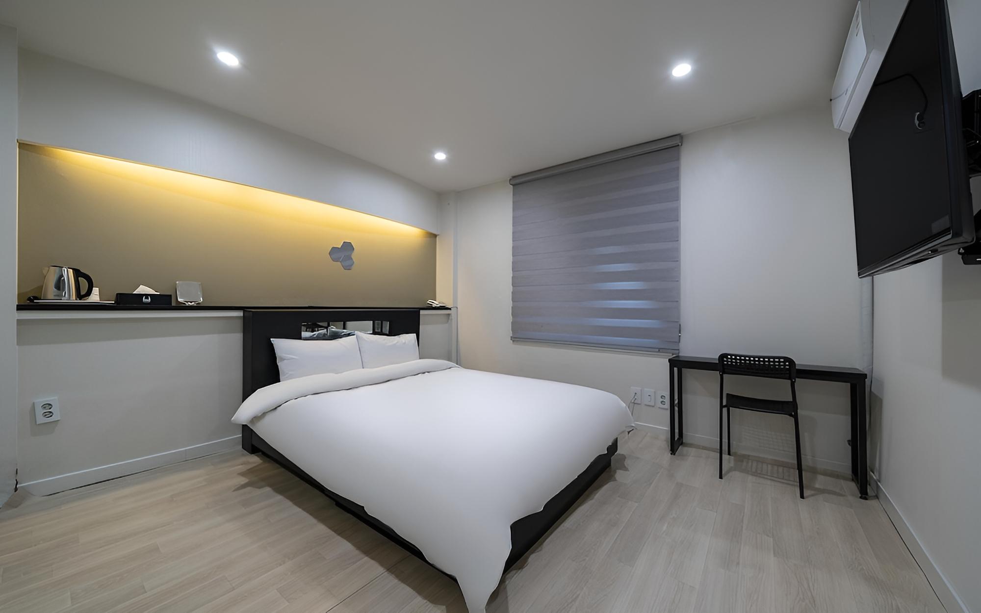 Room (Standard Double B) - Photo 1