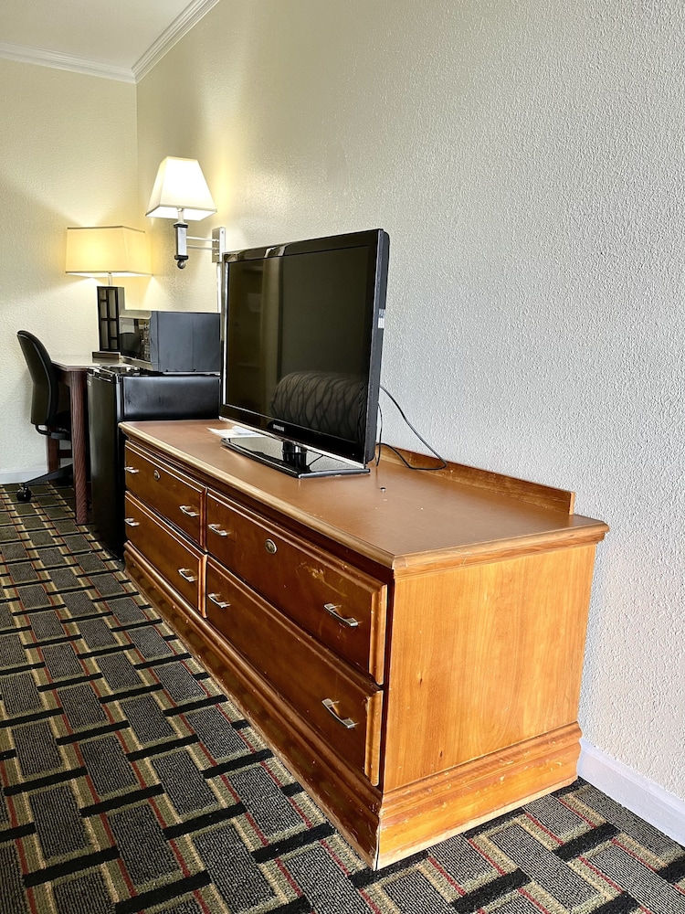 Single Room, 2 Queen Beds photo 2
