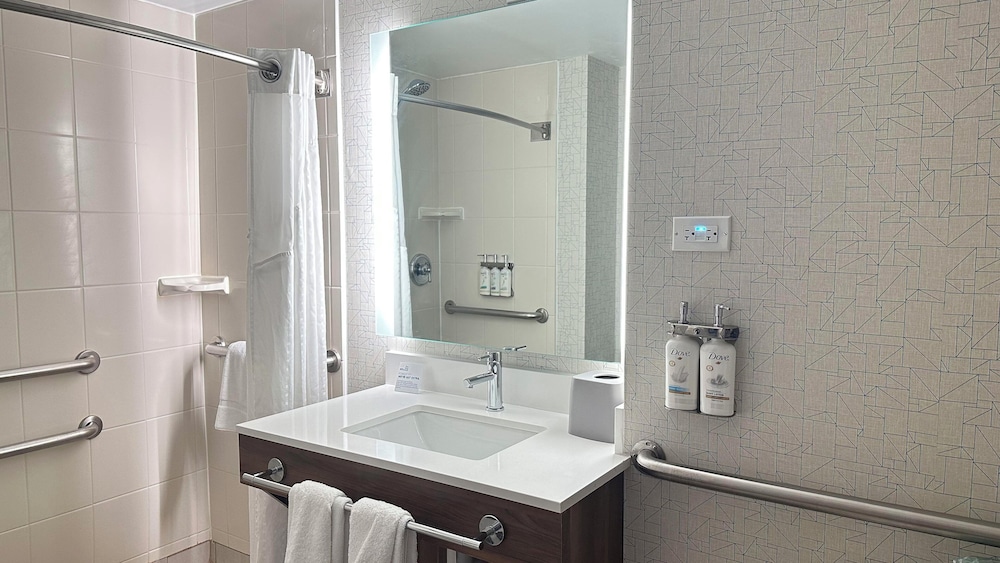 Standard Room, 1 King Bed, Accessible (Communications) - Photo 2