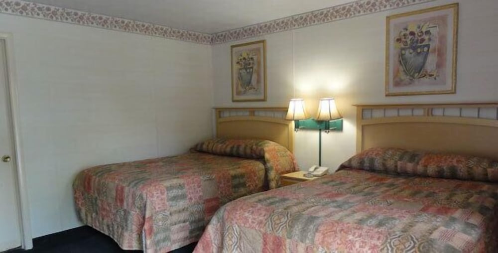 Standard Room, 2 Full Beds photo 2