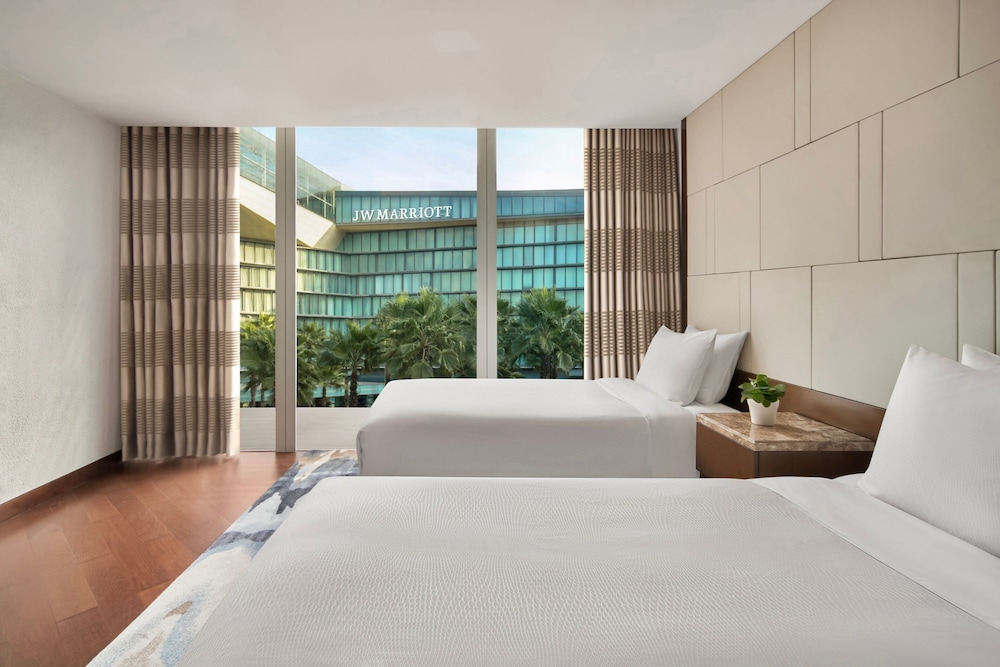 Executive Room, 1 King Bed, City View photo 3