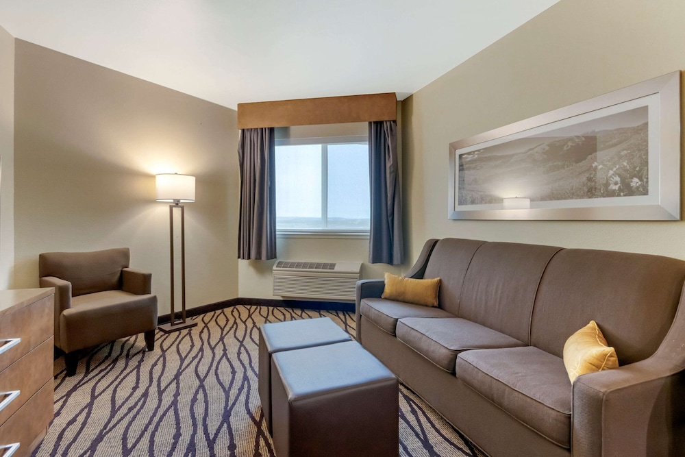 Suite, 1 King Bed, Non Smoking - Photo 4