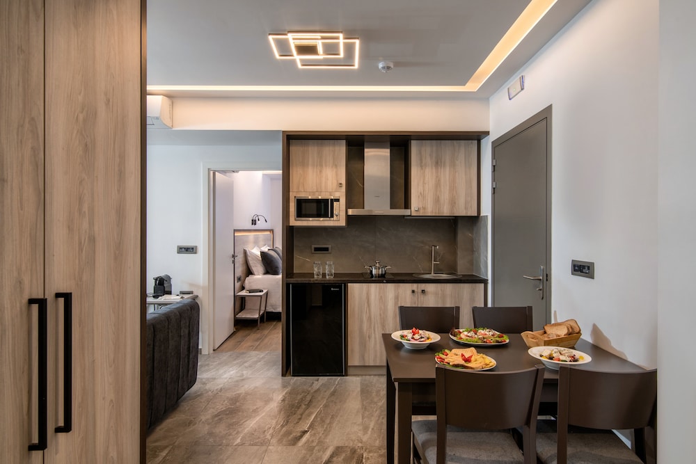 Deluxe Apartment, 1 Bedroom, Pool View