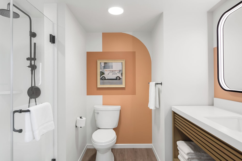 Room, Multiple Beds, View thumbnail 6