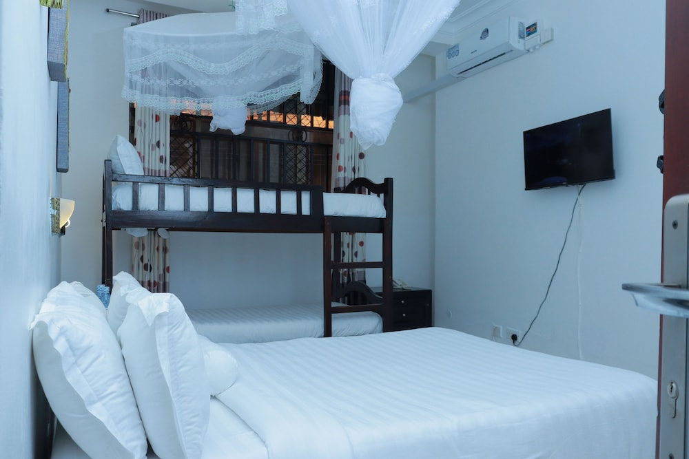 Economy Triple Room