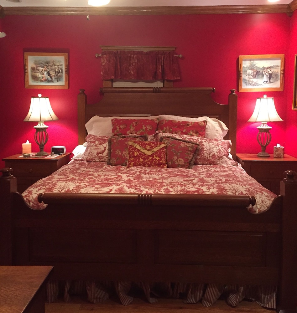 Exclusive Suite, 1 King Bed (Chambre Rouge) photo 1