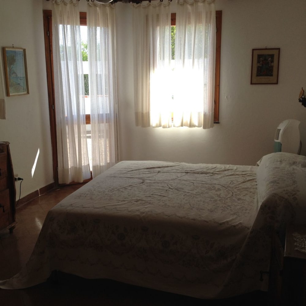 Deluxe Villa, 4 Bedrooms, Pool Access, Beachfront
