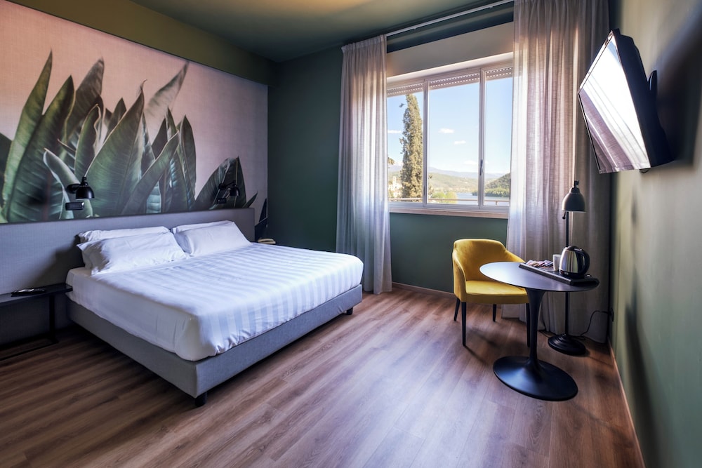 Comfort Triple Room, Lake View
