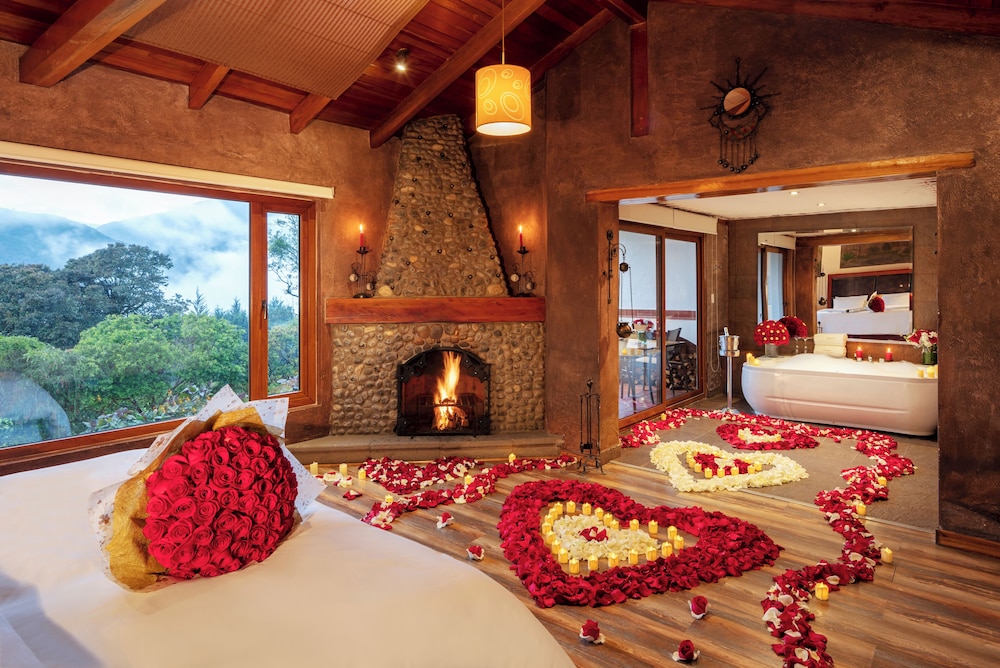 Honeymoon Studio Suite, Hot Tub, Mountain View