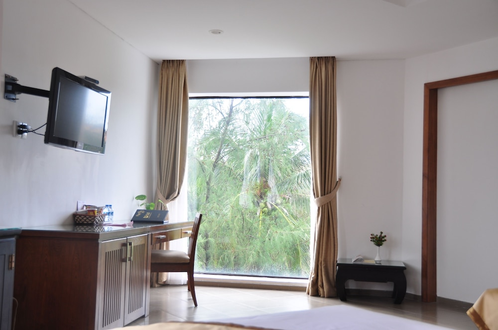 Deluxe Room, Garden View - Photo 10