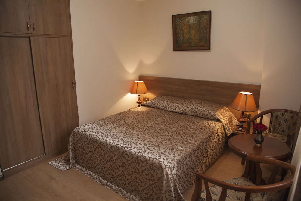 Classic Double Room, 1 Queen Bed photo 2