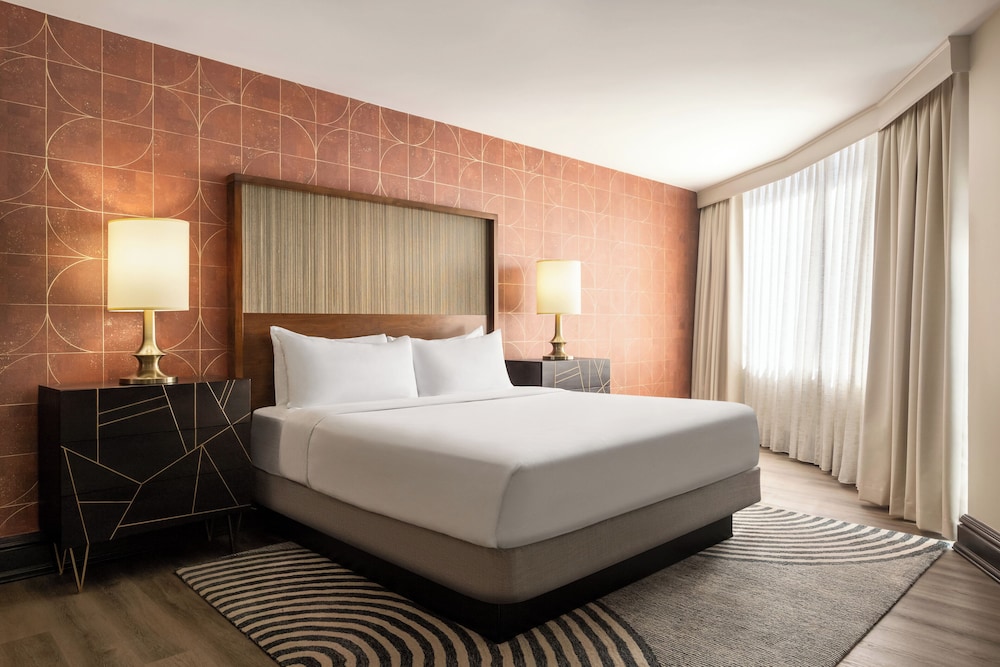 Signature Suite, 1 King Bed, Balcony - Photo 3