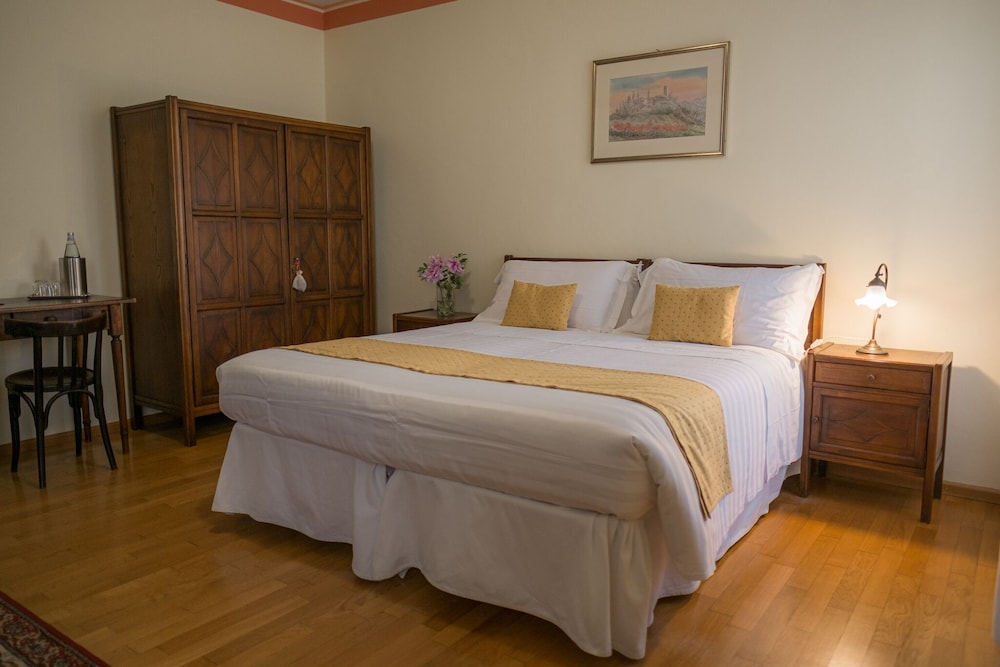 Superior Double or Twin Room (Castalderia) photo 2