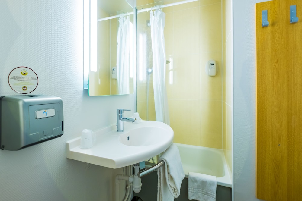 Twin Non-Smoking Room photo 2