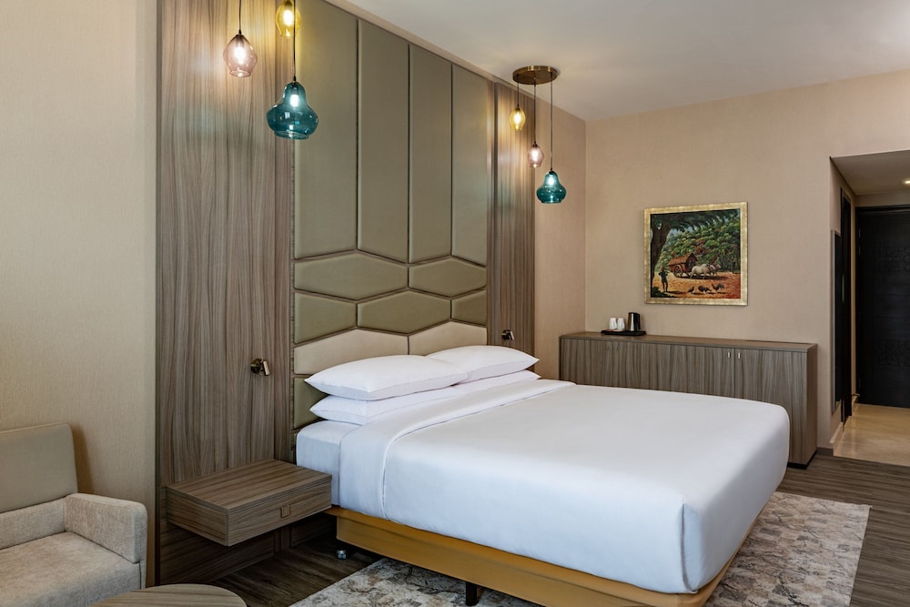 Superior King Bed, (Comp. Shuttle to DMCC Metro, Marina Mall & JBR, 20% off on F&B outlet) photo 1
