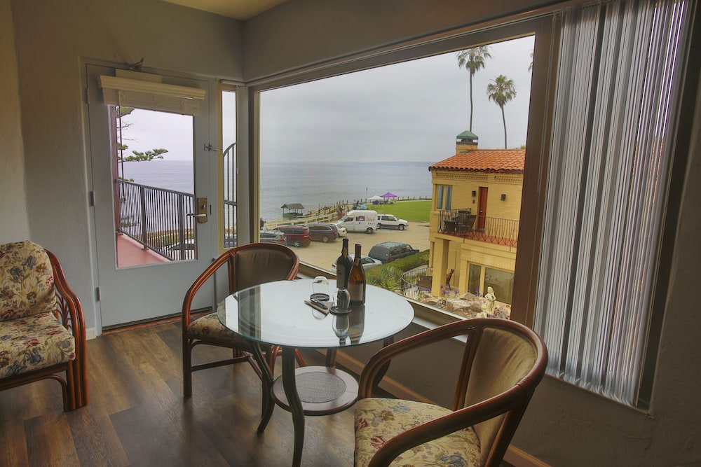 Deluxe Room, 1 King Bed with Sofa bed, Ocean View - Photo 3