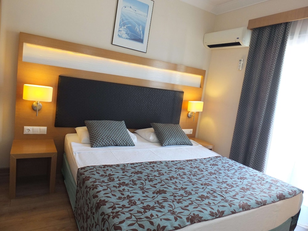 Standard Double or Twin Room photo 3