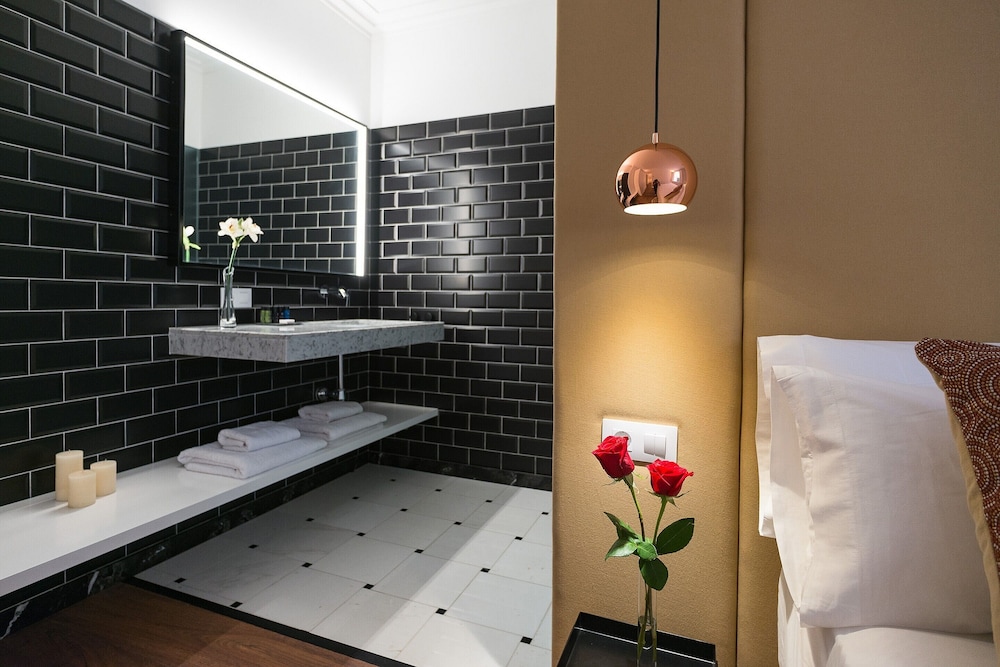 Deluxe Suite - Photo 14
