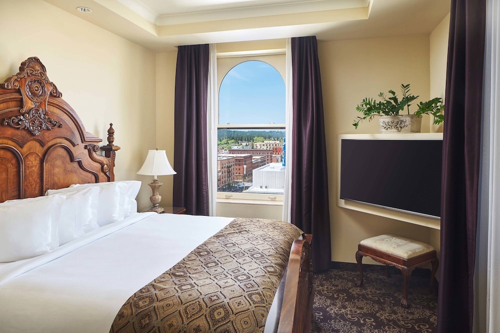 Junior Suite, 1 King Bed with Sofa bed, Corner