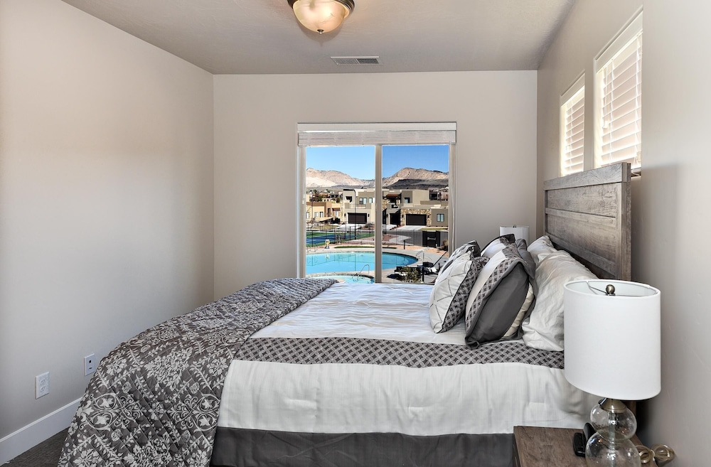 Townhome, Multiple Beds, Pool View (Townhouse at Canyon Tree) photo 2
