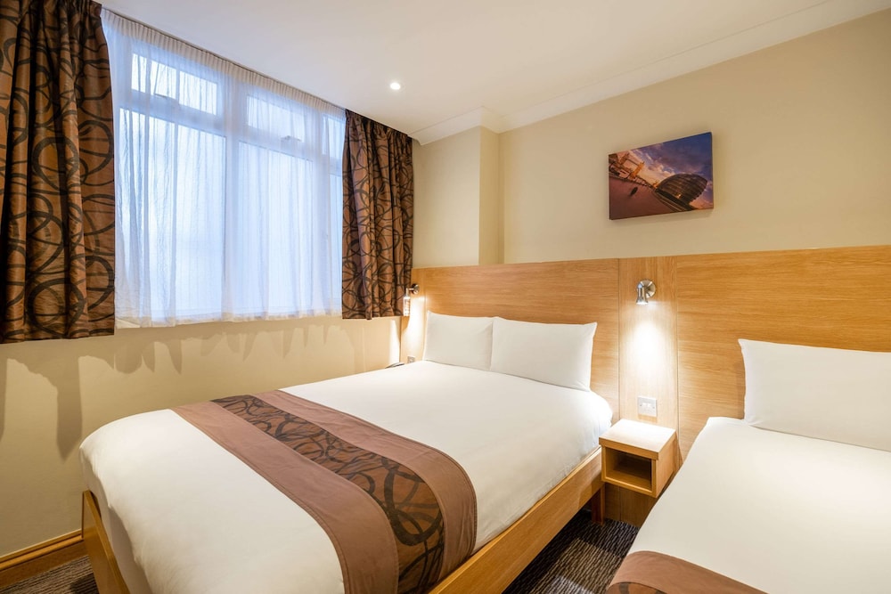 Standard Room, Multiple Beds, Non Smoking photo 1