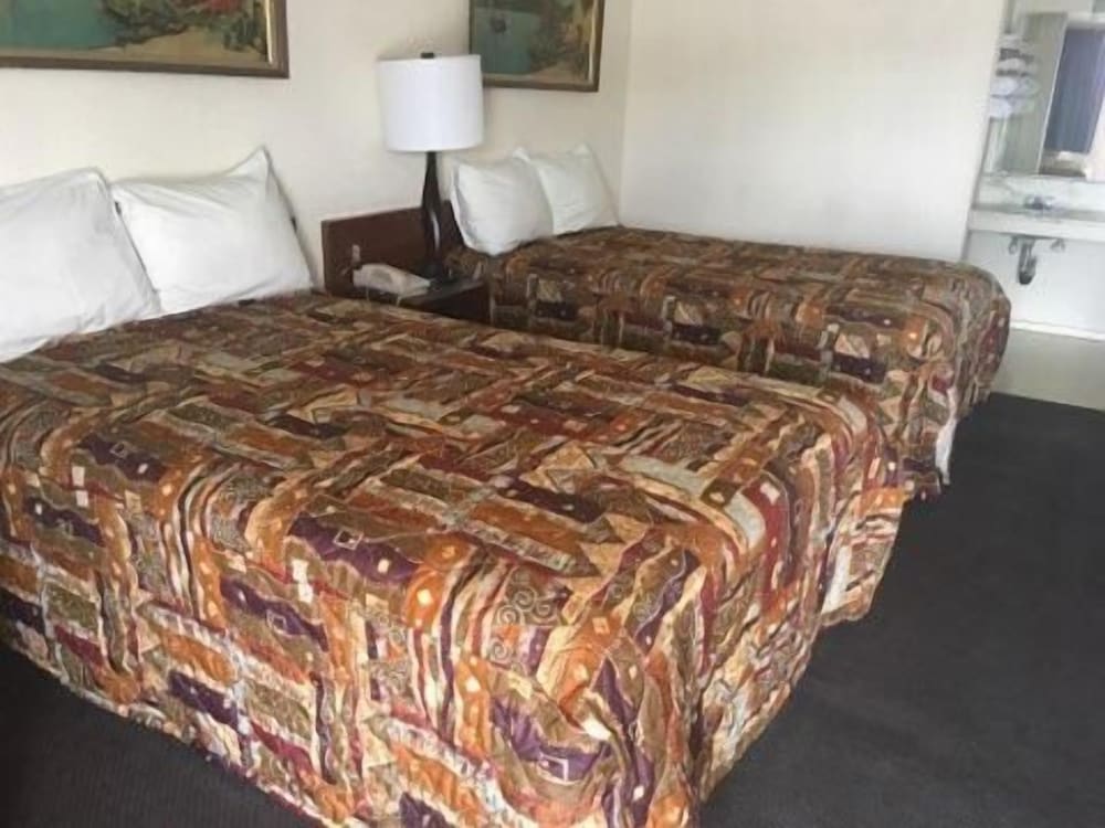 Standard Room, 2 Double Beds, Smoking photo 3