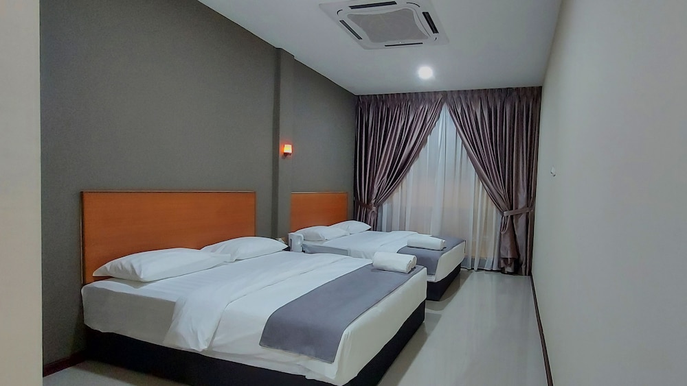 Basic Double or Twin Room, City View