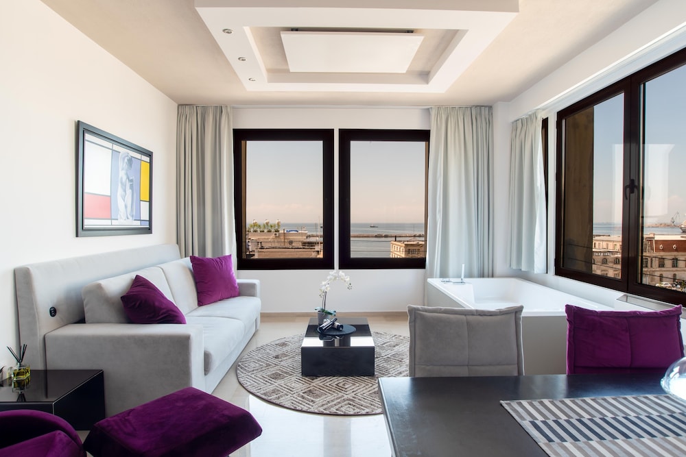 Executive Apartment, 2 Bedrooms, Jetted Tub, Sea View photo 2