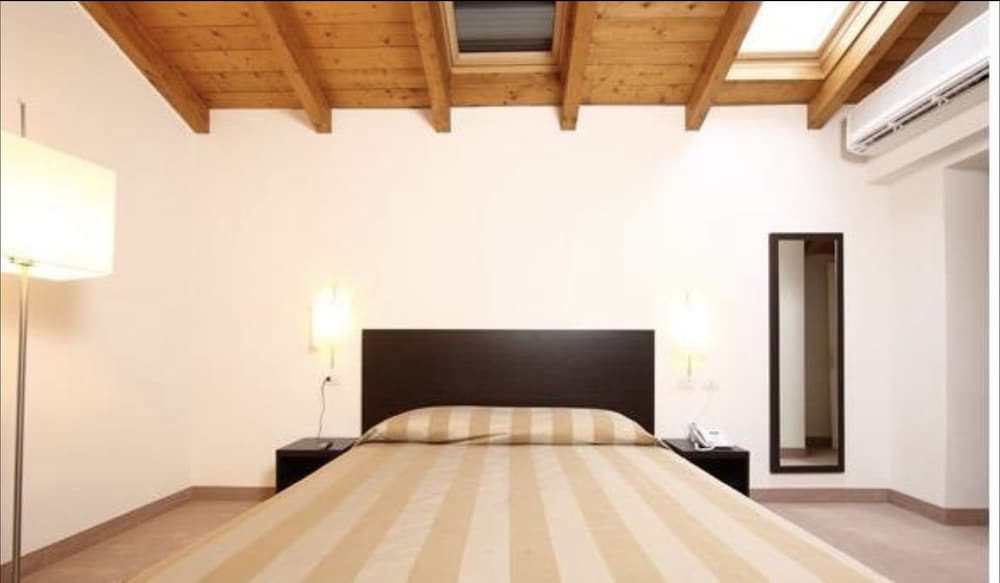 Double or Twin Room photo 3