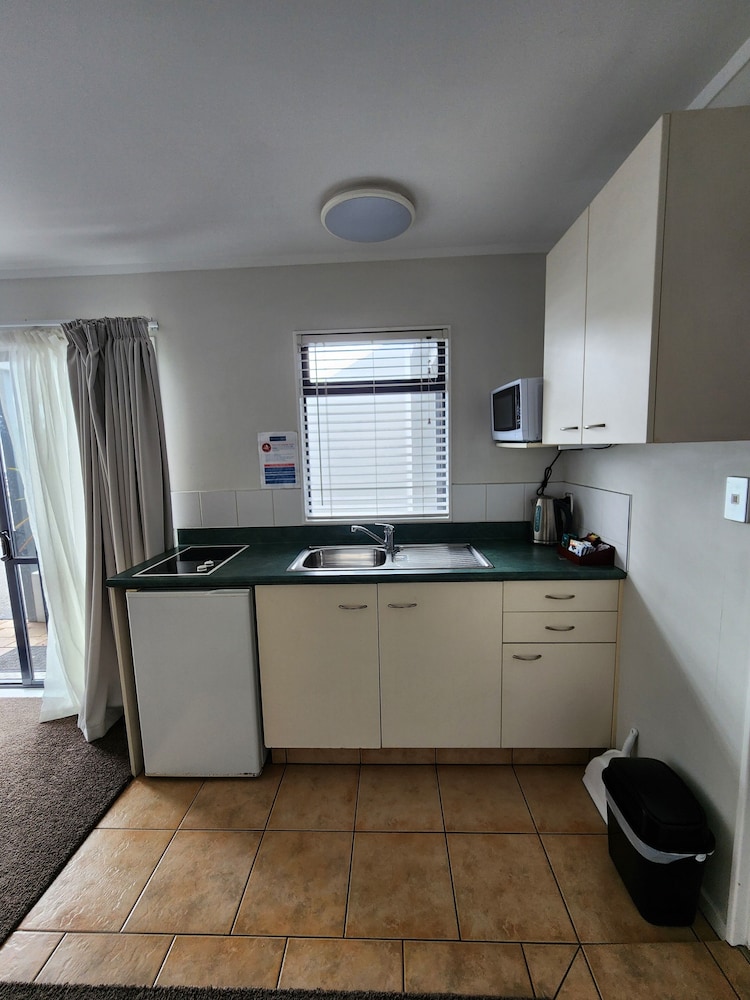 Basic Suite, 1 Queen Bed, Accessible, Non Smoking photo 2