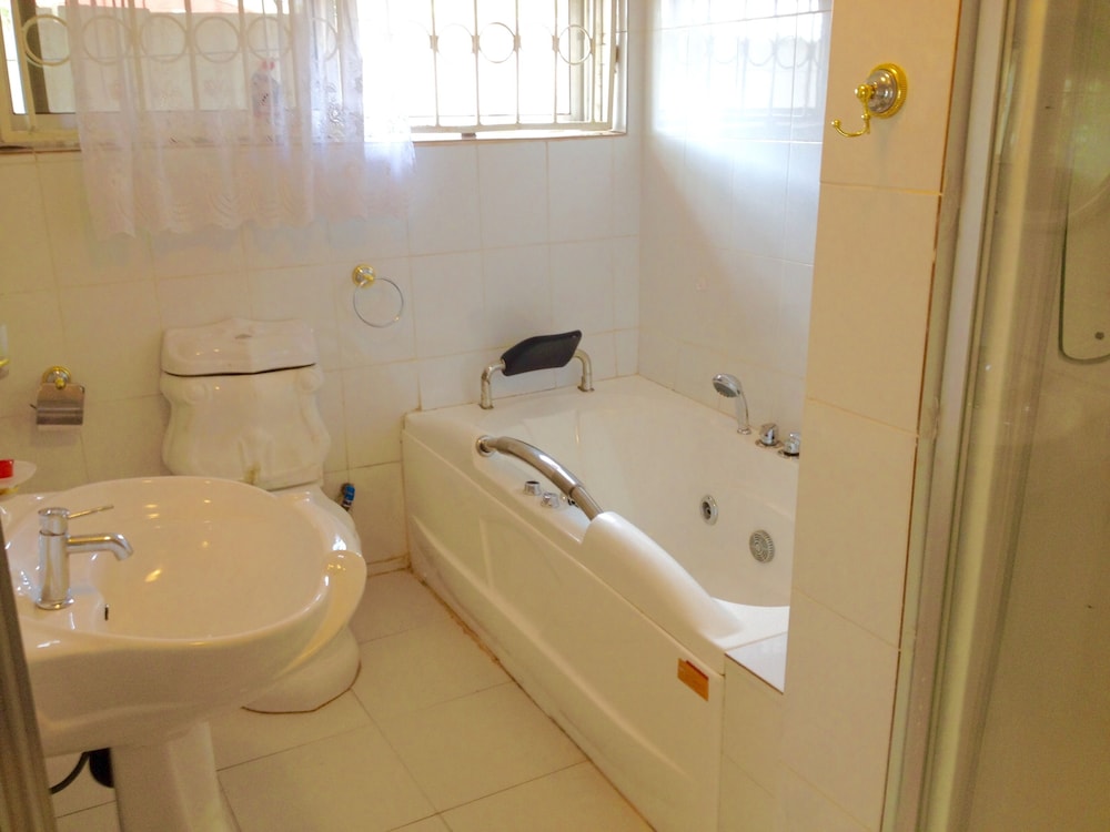 Deluxe Double Room, 1 Queen Bed, Pool View photo 3