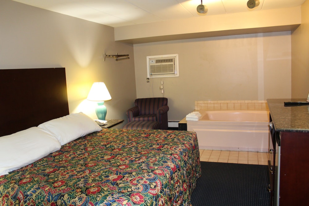 Jacuzzi Suite photo 2