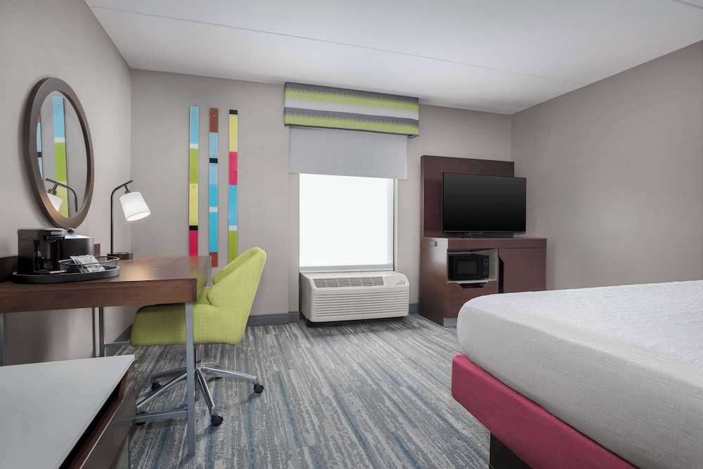 Deluxe Room, 1 King Bed photo 1