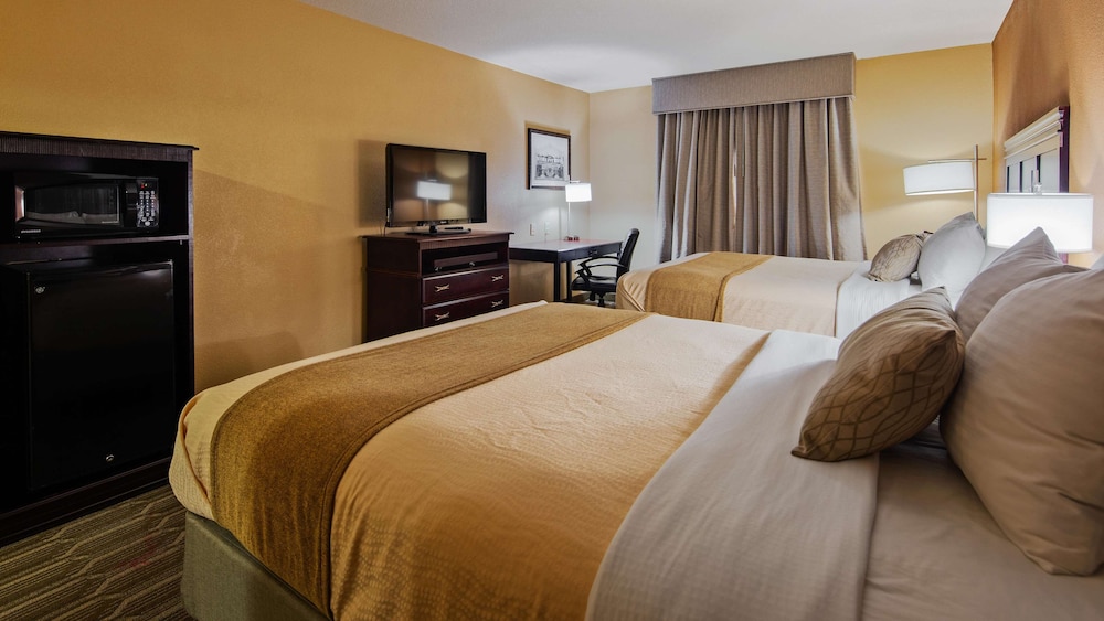 Standard Room, 2 Queen Beds, Non Smoking, Refrigerator & Microwave - Photo 3