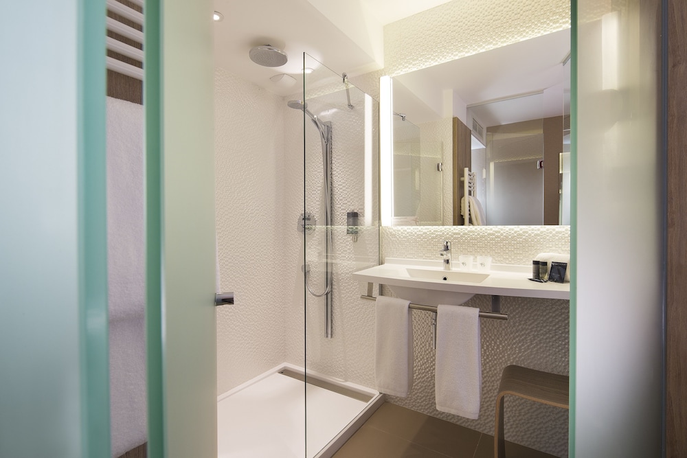 Superior Room Free WiFi & Pool Access photo 3