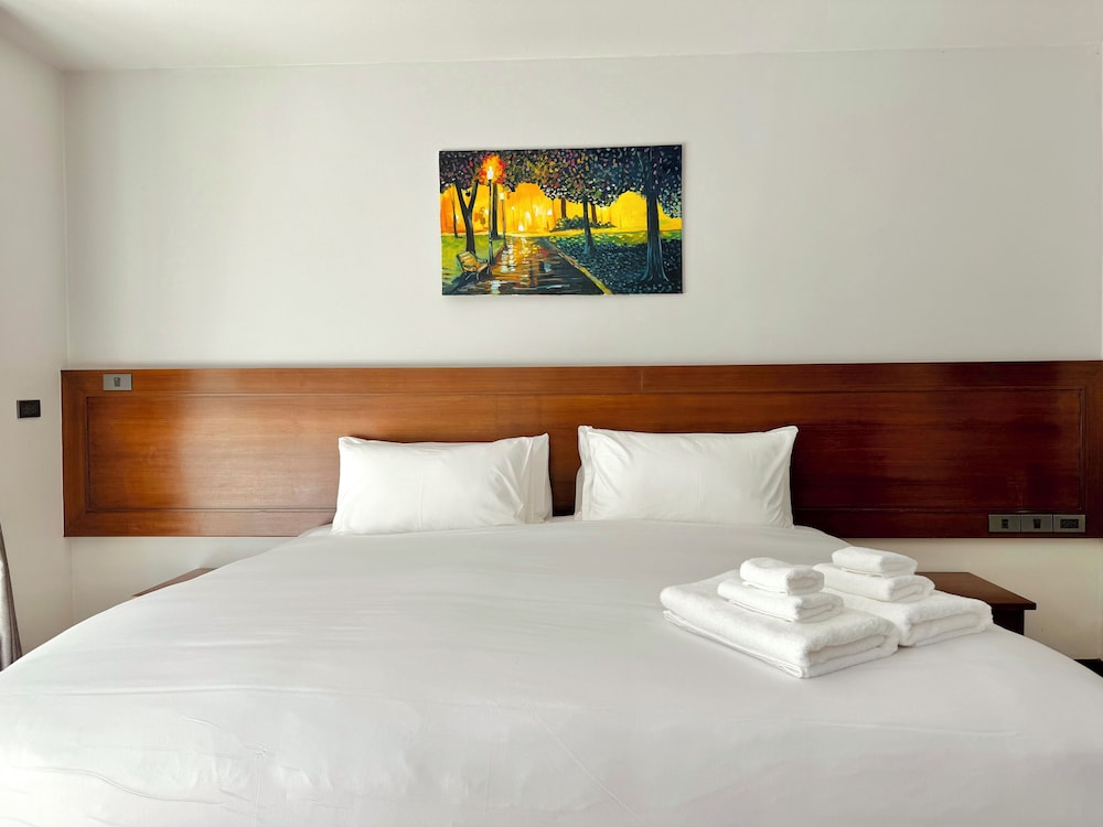 Deluxe Room, Pool View - Photo 1